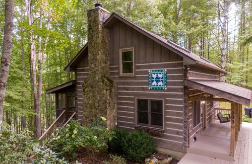 Vilas House | 1 Sweet Seclusion Peaceful cabin just outside of Boone with hot tub