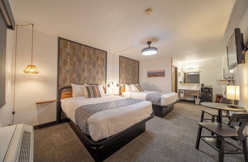 Pinnacles Entrance Badlands Hotel | 10-Hansen Inn & Cabins, Room, Double Queen, 2nd Floor, Dog Friendly, No Smoking