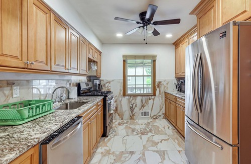 Bayville House | 10 Mi to Beach! Group-Friendly Bayville Getaway