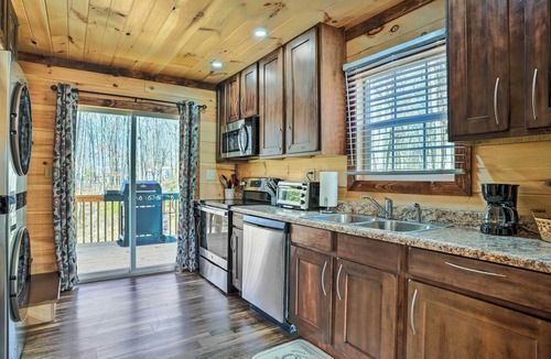 Trenton Cottage | 10 Mi to Drive-in: Lakefront Trenton Cabin!