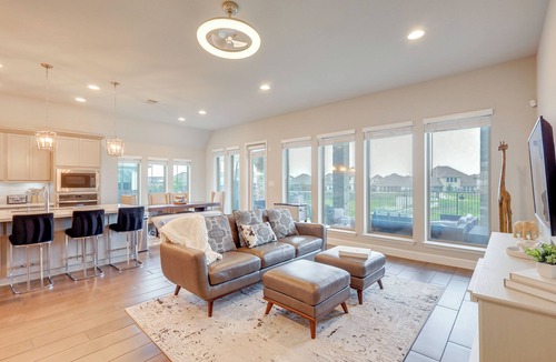 Manor House | 10 Min From Austin! High-End Home w/Nice Backyard