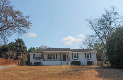 North Augusta House | 10 min to Masters, Pool, Fire Pit, Theatre Room and Dog Friendly
