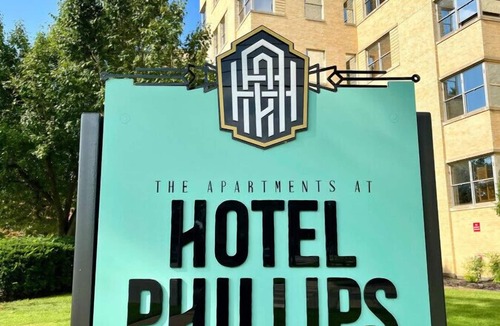 Bartlesville Apartment | 107 · Downtown Retro Room #107 - Hotel Phillips