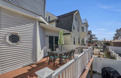 Atlantic City Condo | 10BED/2.5 BA Bartram Beach Retreat