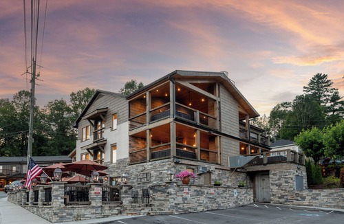 Blowing Rock House | 11 BR Luxury Home on Main Street in Downtown Blowing Rock + Hot Tub!