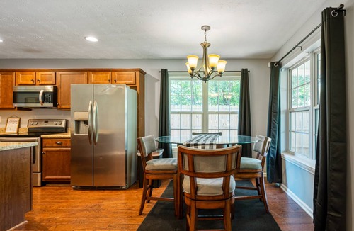 Emerson House | 110 m² House ∙ 3 bedrooms ∙ 6 guests
