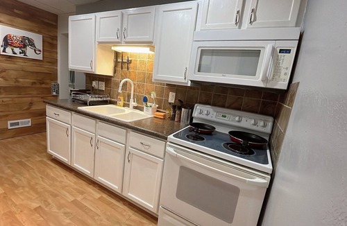 Dubuque Apartment | 1103#201-Charming 2-bedroom apartment with AC, WiFi in brilliant Dubuque