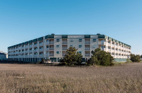 Edisto Island Villa | 111 Bay Creek Villa | 1st Floor Villa | Panoramic Creek, River & Marina Views | Communal Pool