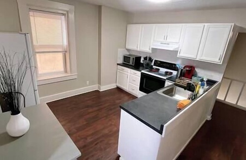 Dubuque Apartment | 1129#3/Ken’s place-cute/Free Parking