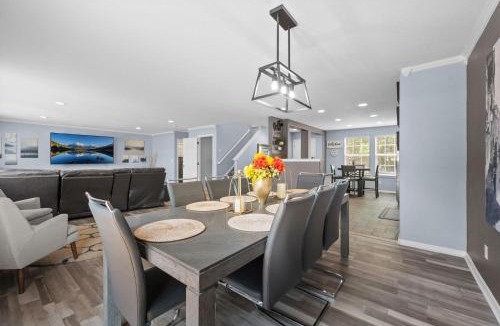 Brighton House | 1130 Mockingbird St
