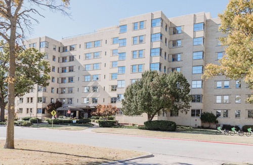 Bartlesville Apartment | 118 · St. Charles Suite #118 - Hotel Phillips