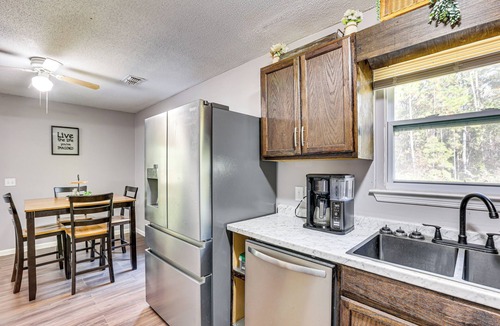 Pooler Cottage | 12 Mi to Dtwn Savannah: Remodeled Family Getaway!