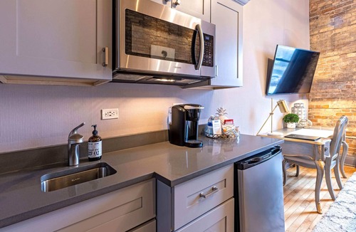 West Dundee Apartment | 124 Lofts #3 - Downtown Dundee - Walk to Dining
