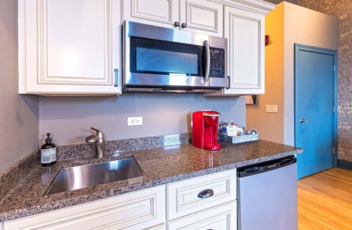 West Dundee Apartment | 124 Lofts #4 - Downtown Dundee - Walk to Dining