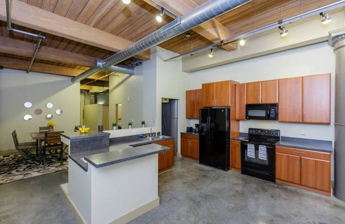 Downtown West Condo | 139 m² Condo ∙ 2 bedrooms ∙ 6 guests