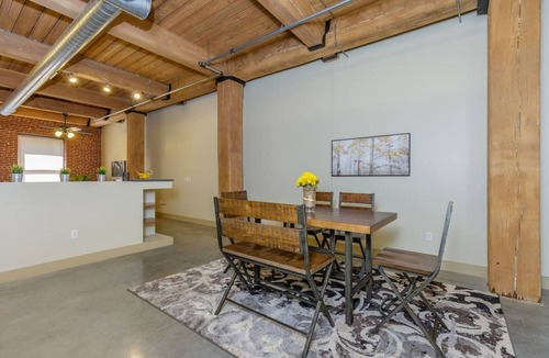 Downtown West Condo | 139 m² Condo ∙ 2 bedrooms ∙ 6 guests