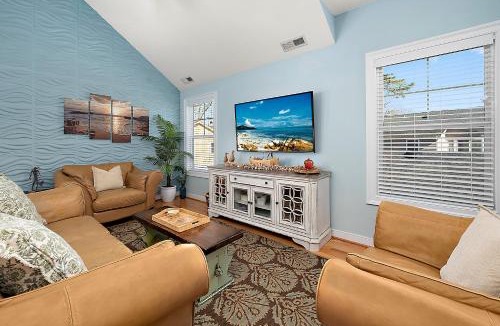Caine Woods House | 14111 Fiesta Rd - Cape Canoe
