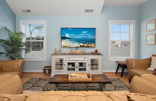Caine Woods House | 14111 Fiesta Rd - Cape Canoe