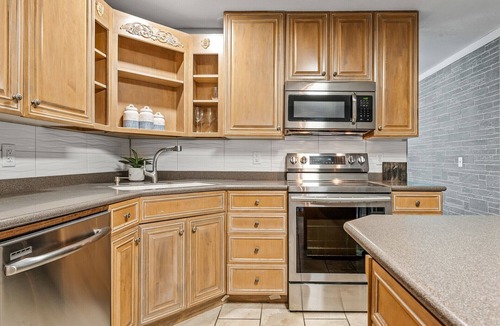 Rochester House | 1419-Walk to Mayo St Mary-Ritabnb Cheerful 5br+6baths,1 min walk to St.Marys