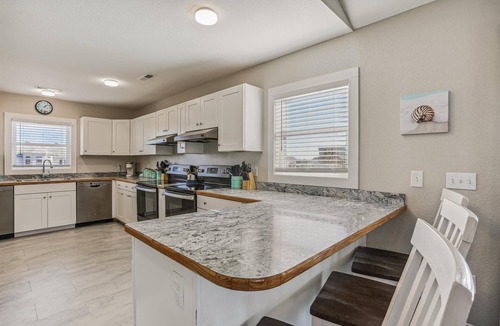 Whalehead Beach House | 1486 - Blue Retreat - Whalehead Corolla Escape w/Pool & Hot Tub