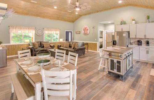 Newport House | 15 Mi to Pigeon River Rafting: Newly Built Cabin!