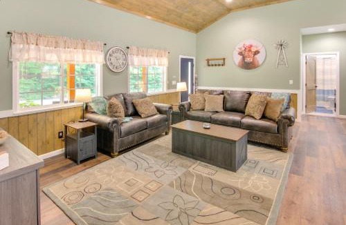 Newport House | 15 Mi to Pigeon River Rafting: Newly Built Cabin!