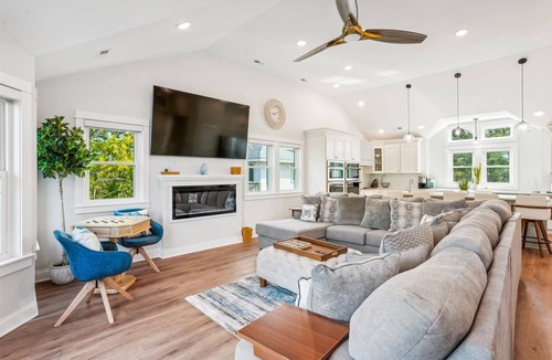 Monteray Shores House | 1554 - Lay by the Sound - Spacious Corolla Soundfront Home w/Pool