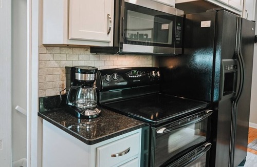 Lincoln House | 16 Guests|Adjacent Residences|Hot Tub/Ping Pong