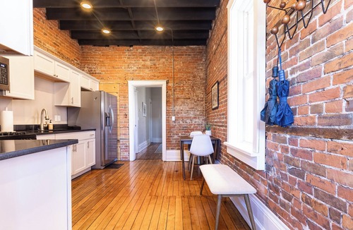 Downtown Dubuque House | 166 Bluff Street townhouse