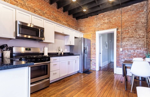 Downtown Dubuque House | 166 Bluff Street townhouse