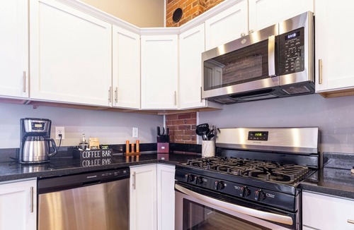 Downtown Dubuque House | 166 Bluff Street townhouse