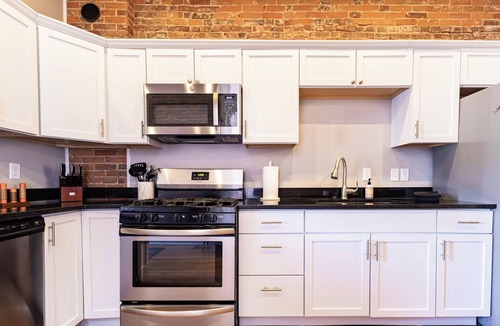 Downtown Dubuque House | 166 Bluff Street townhouse