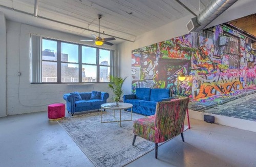 Downtown West Condo | 167 m² Condo ∙ 2 bedrooms ∙ 6 guests