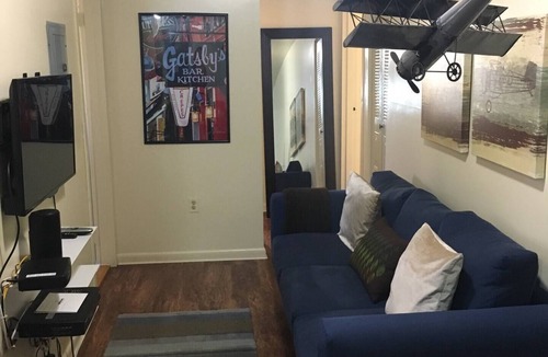 Union City Apartment | 1715 1F · Comfy Family Friendly/Parking Avail-20Min to NYC