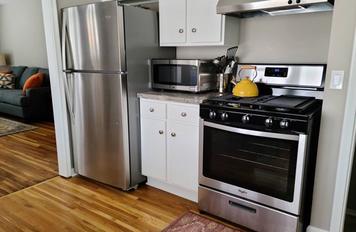 Rochester House | 1742 Uptown | 3 bed, walk to Mayo St Marys Campus!
