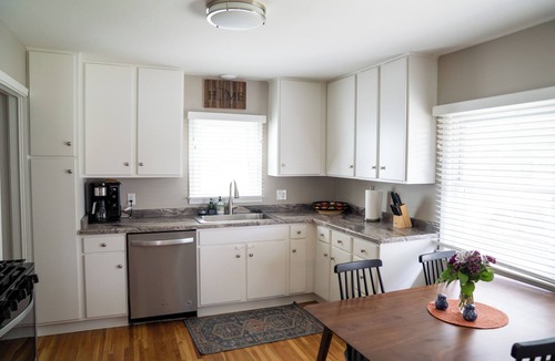 Rochester House | 1742 Uptown | 3 bed, walk to Mayo St Marys Campus!