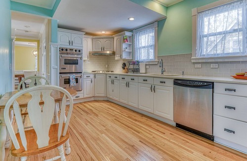 Ocean Grove House | 18 ABBOTT UPPER LEVEL, 6 BEDROOM BEACH HOUSE - ONE BLOCK TO THE SEA