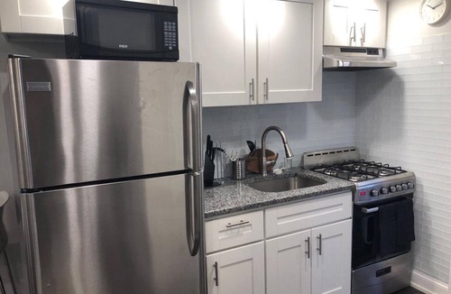 Union City Apartment | 1807 4E · Elegant 2bed Apt-20 min to Time Square/Park Avail