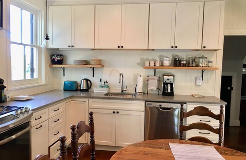 Jefferson House | 1886 Historic farmhouse cottage