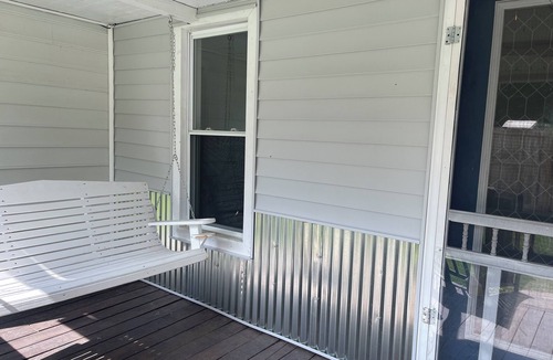 Seymour House | 1900 Farm House directly between Pigeon Forge and Knoxville