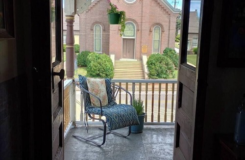 Talladega Apartment | 1904 Victorian Loft Apartment Near CMP, NASCAR, Shocco, and the Ritz