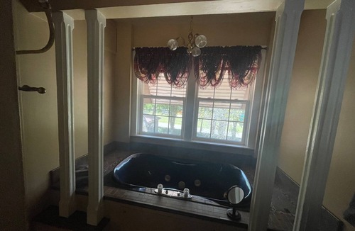 Muskogee Bed & Breakfast | 1935 Muskogee English Tudor Home - 2nd Floor Merlot Room