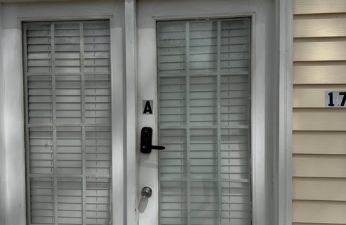 Charlotte House | 1bed W/laundry/Parking/AC unit- University Area! A