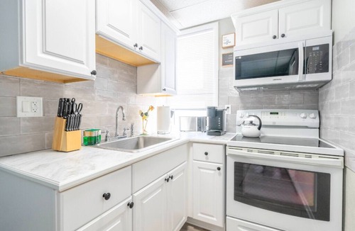 North Wildwood Condo | 1BR Beach Condo · Sleeps 5 · Walk to Boardwalk