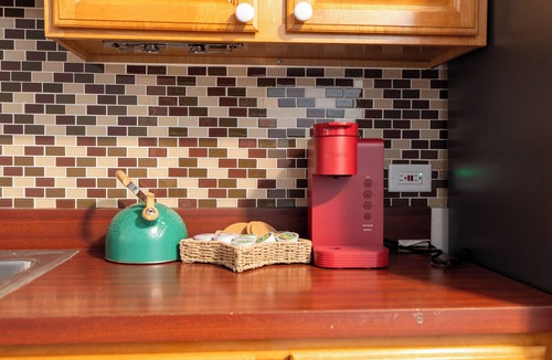 Skokie Cottage | 1BR Cottage Hideaway in Skokie, Parking Free, Near Shops and Eats