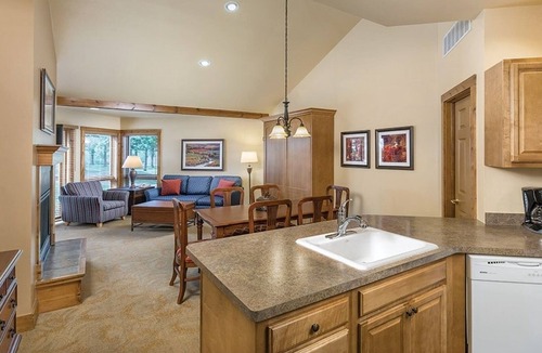 Hanover Condo | 1br Golfing in Beautiful Galena