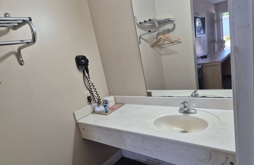Chickamauga Hotel | 2 Affordable Queen Rooms Perfect for Local Adventures & Family Escapes
