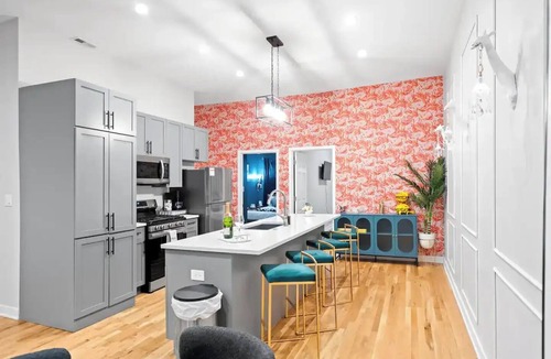 Bucktown Apartment | 2 BD 2 BA Bucktown Safari Flat