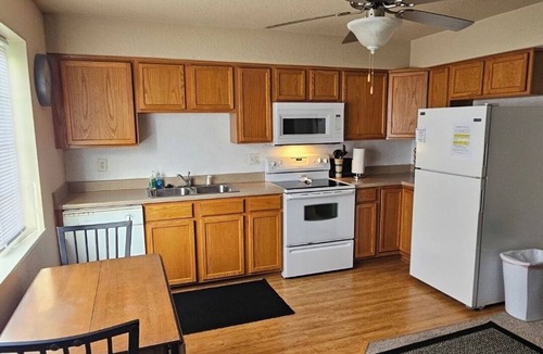 Iowa City Apartment | 2 Bed 1 Bath Basement Apt 13 Minute Walk to Kinnick Stadium and UI West Campus