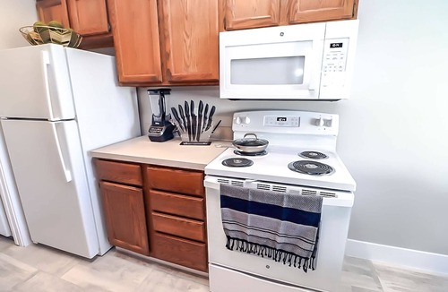 Lincoln House | 2 Bed,1Bath Massage Chair 5 Guests - South Lincoln